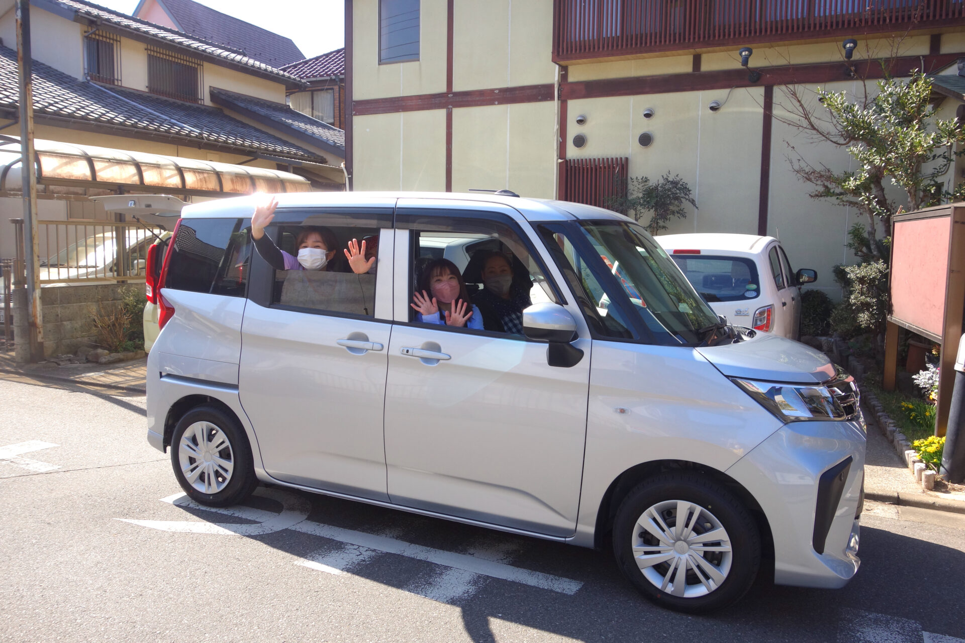 デイサービスでのひ新しい送迎車