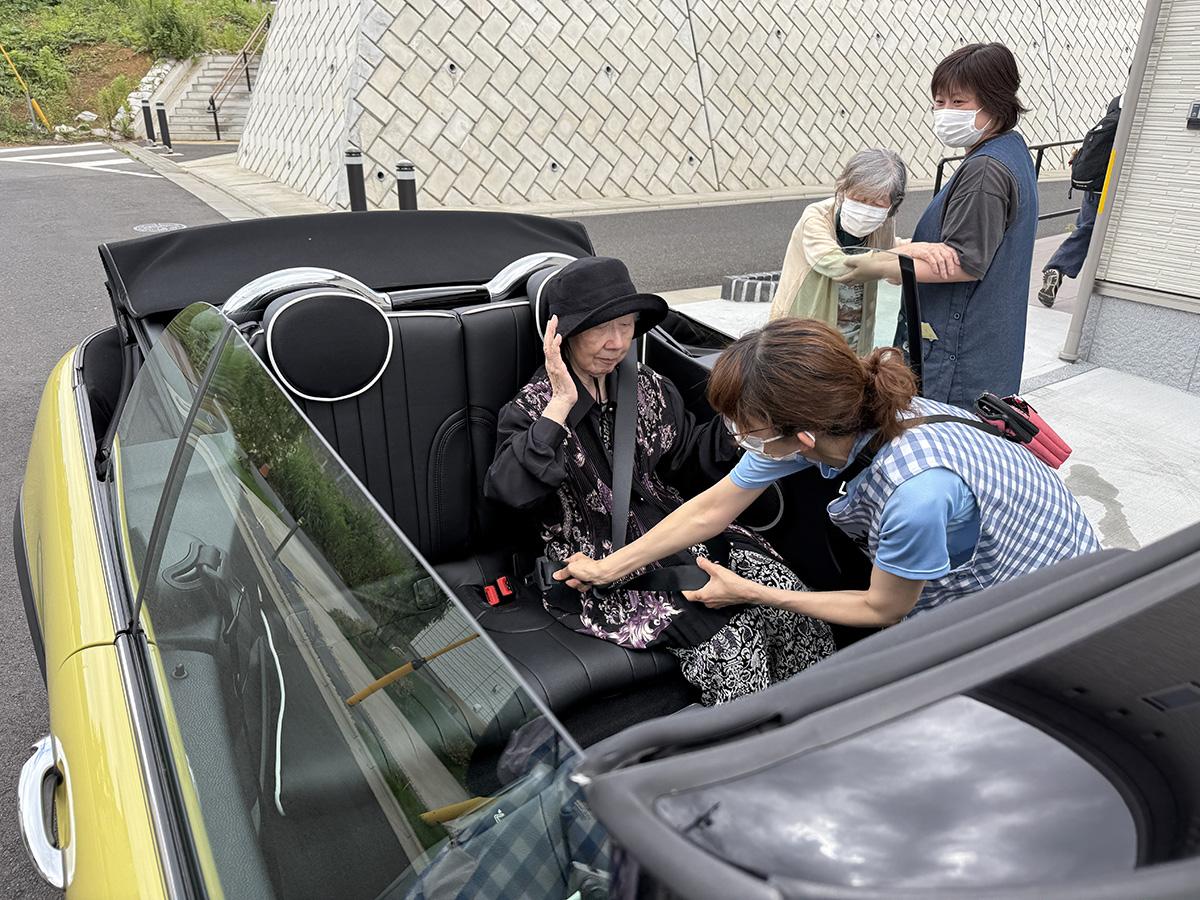 有料老人ホームのご入居者のオープンカードライブ