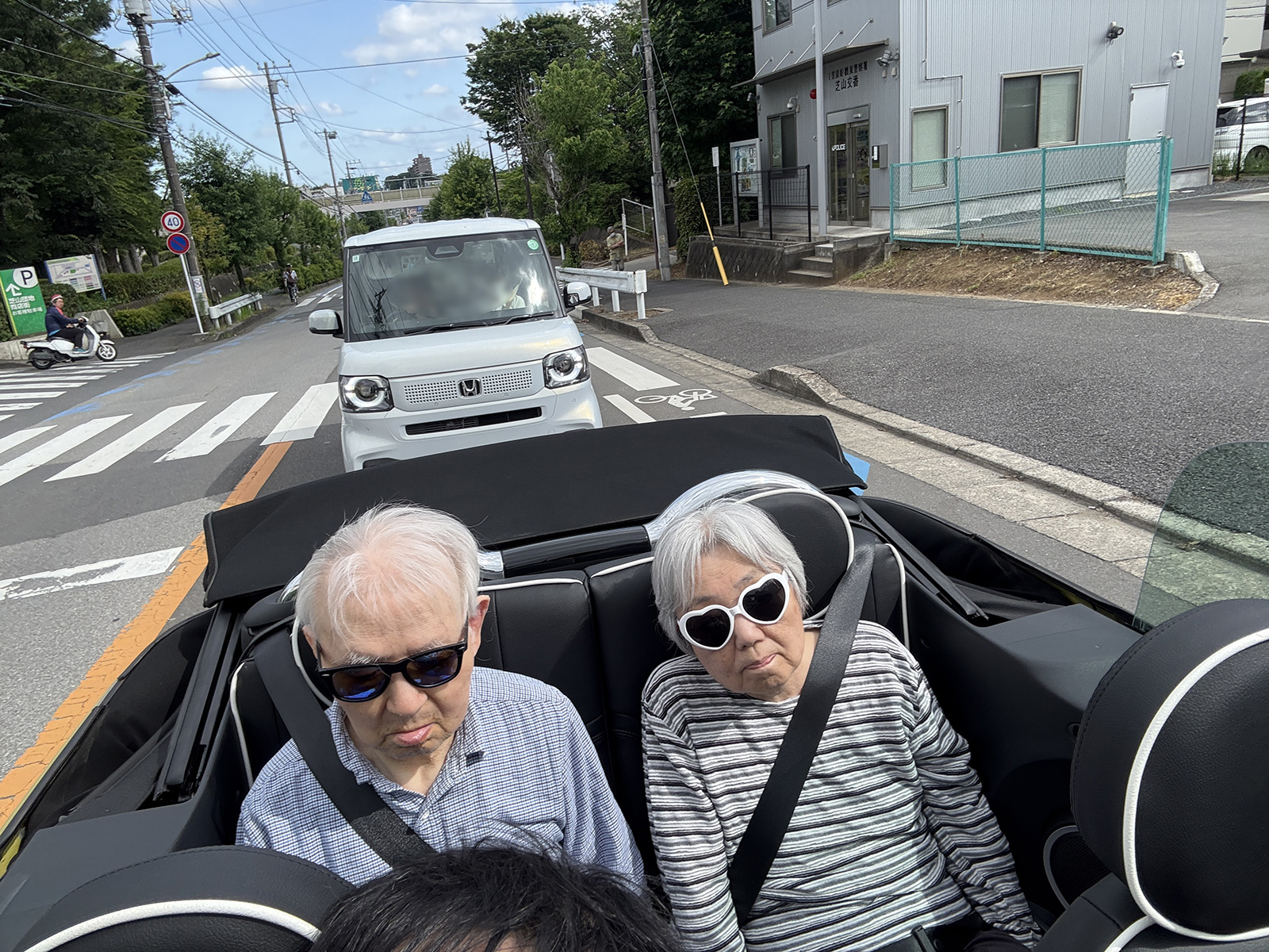 有料老人ホーム「ユタリト船橋」のオープンカーでのドライブ