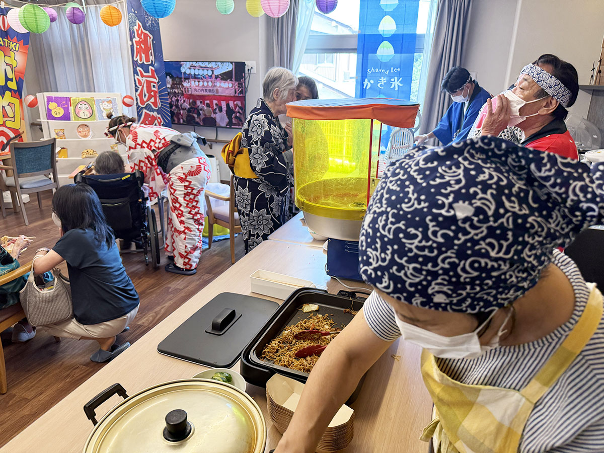 納涼祭の焼きそば、綿菓子