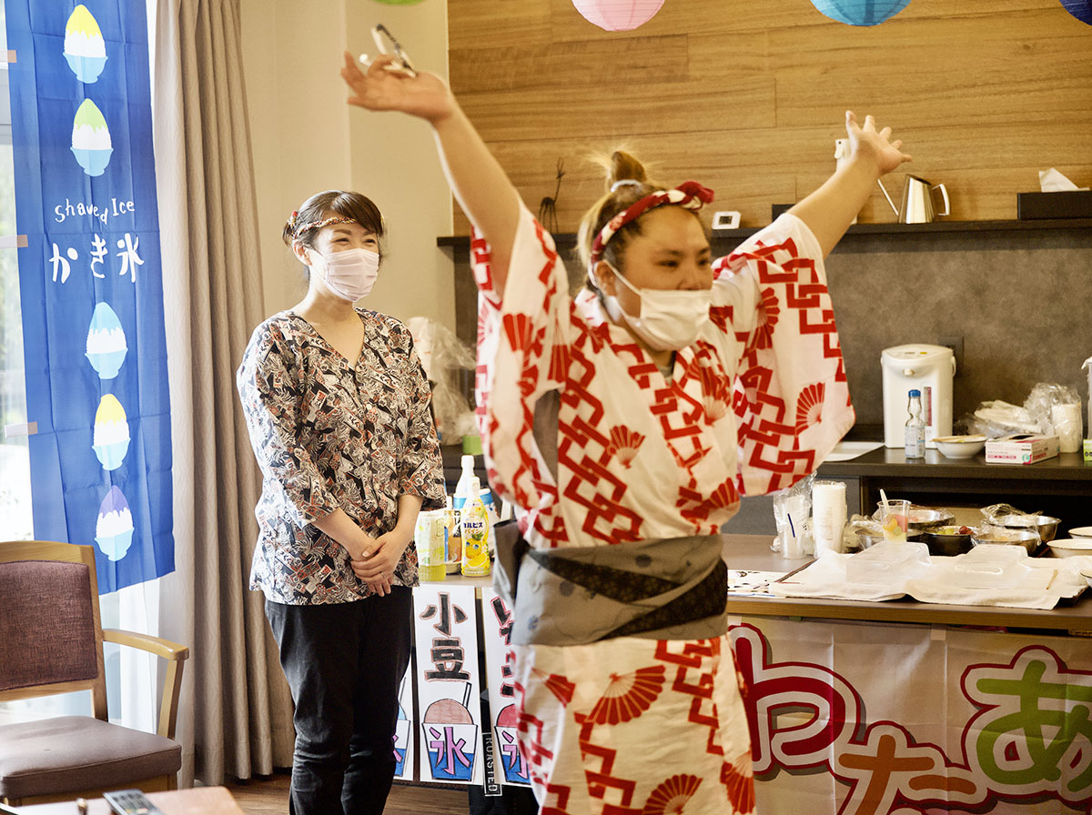 納涼祭の介護リーダー