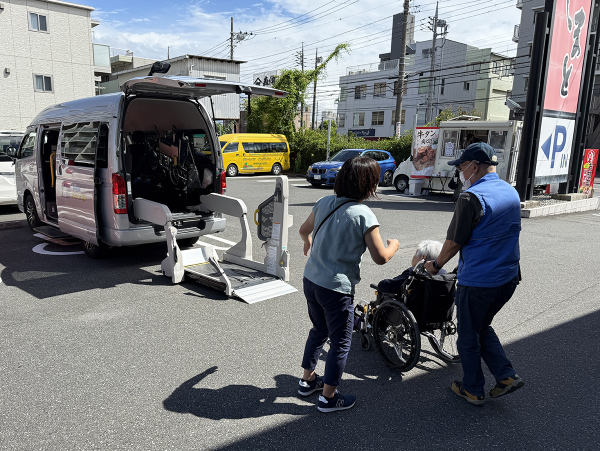 ユタリト船橋」の敬老の食事会の介護タクシー