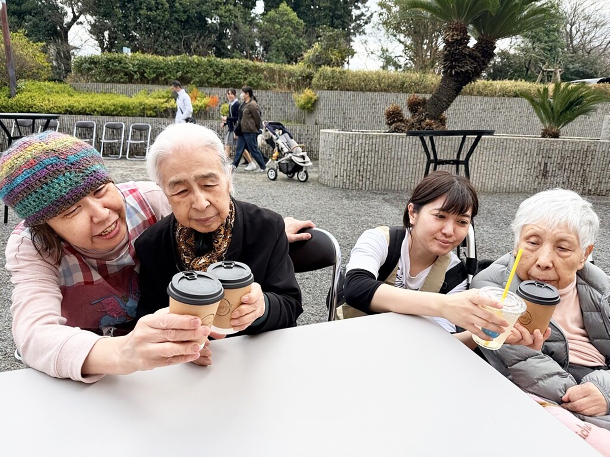 東葉高校100周年のキッチンカーのお茶