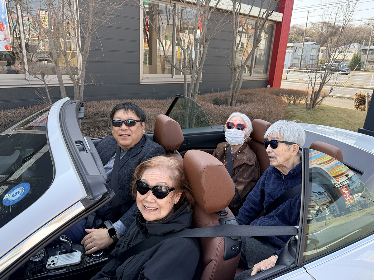 オープンカーでのお花見ドライブ