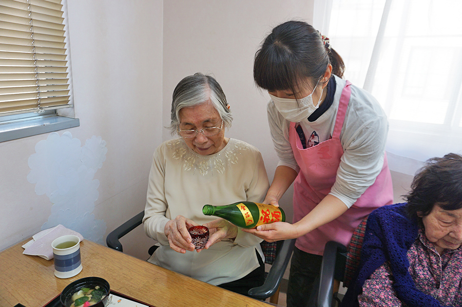 元旦は金粉入りのお酒で乾杯！