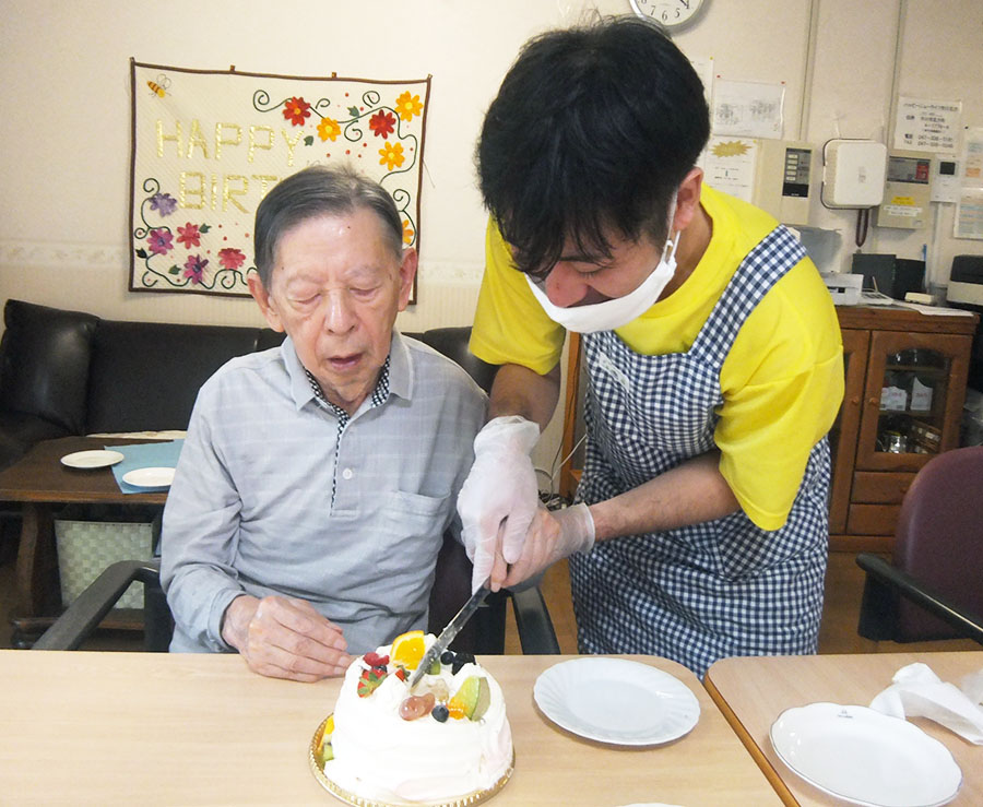 照れるご入居者様に皆ほっこり