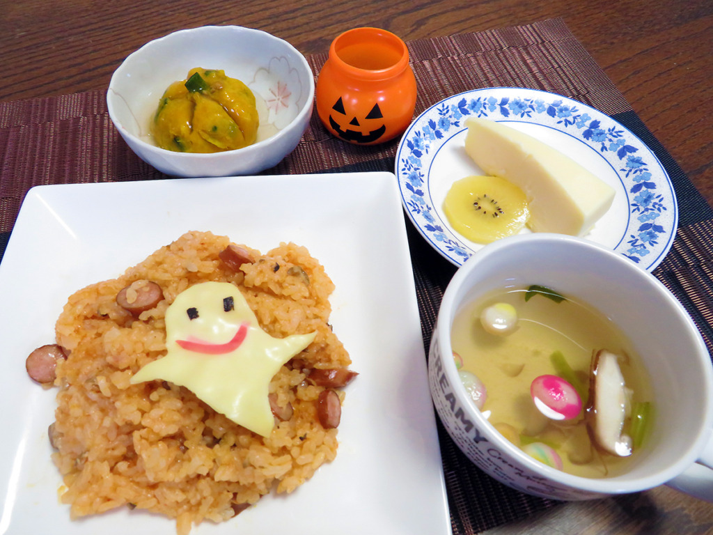 昼食はかわいいオバケランチ - 株式会社かいごデザイン