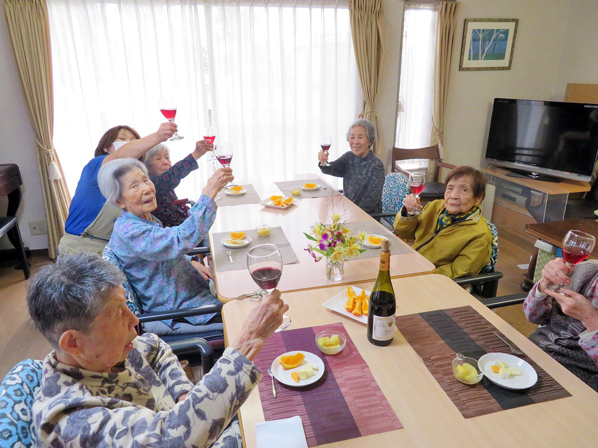 ボジョレー・ヌーヴォーで乾杯！