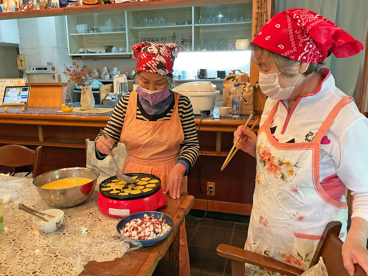 キャベツ入れませんよね？の明石焼き作り