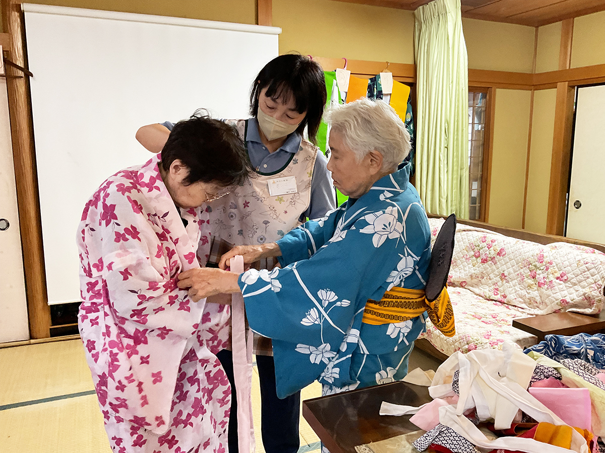 婦人会で慣らした腕で大活躍の着付け教室